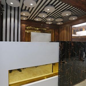 Hotel O Samrat